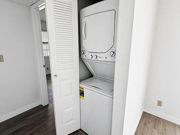 1516 SE Royal Green Cir #202 — Photo 8