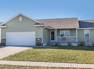 4612 Pueblo St SW, Cedar Rapids, IA 52404