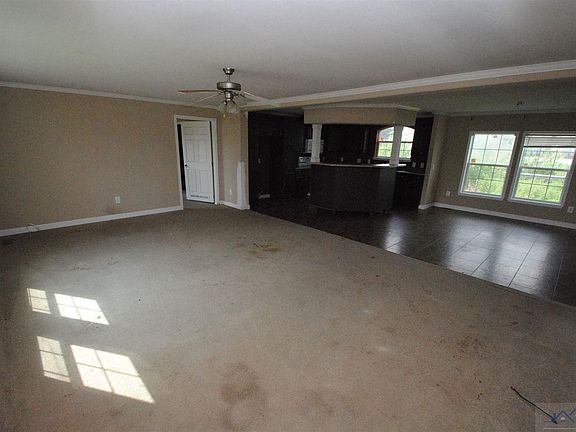 2nd image of 105 E Avenue L