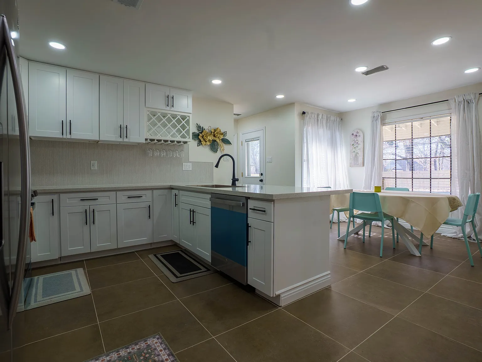 6 bed, 3200 sqft, $14,950 — Photo 1