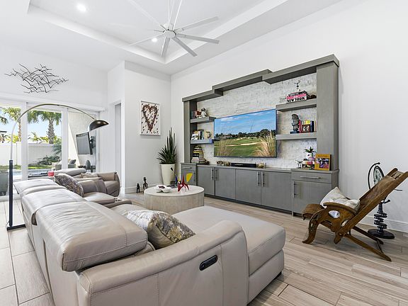 5th image of 9921 Regency Way