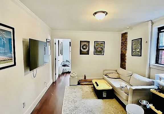 2nd image of 118 E 4th St APT 19