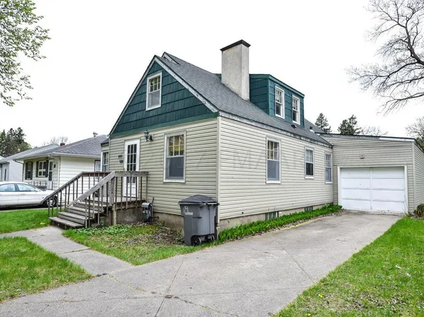 1005 11th St S, Moorhead, MN 56560