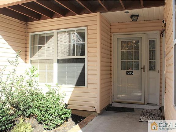 2nd image of 605 Hampshire Dr