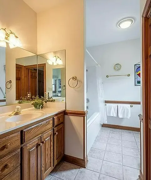 104 Woodsway Ct — Photo 8