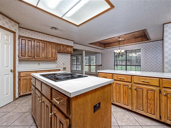 5th image of 301 Glenview Cir
