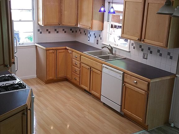 2nd image of 423 Charlotte Ave NW