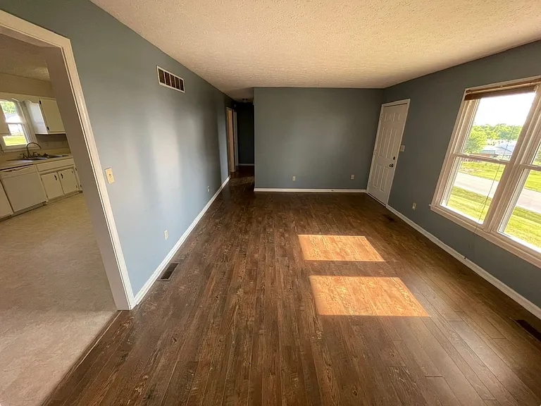 111 Pleasureville Rd — Photo 8