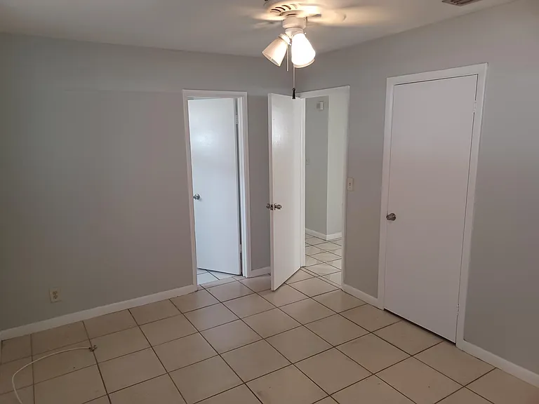 360 W 16th Way — Photo 3