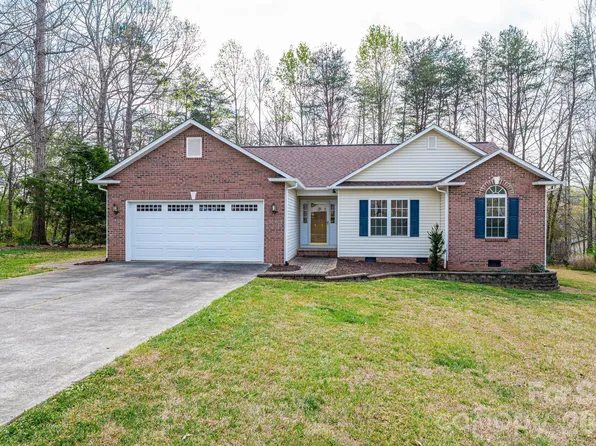 3410 Overbrook Dr, Conover, NC 28613