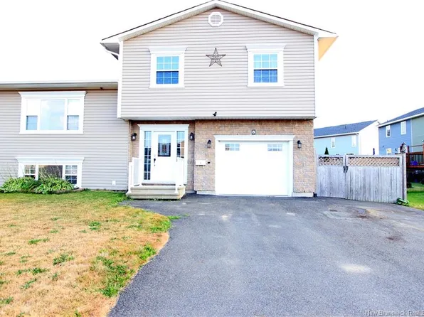 8 Hallihan Dr, Oromocto, NB E2V 0C1