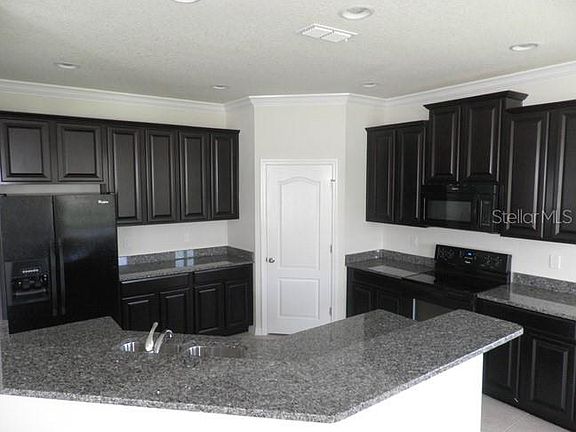 3rd image of 30547 Totteridge Pl