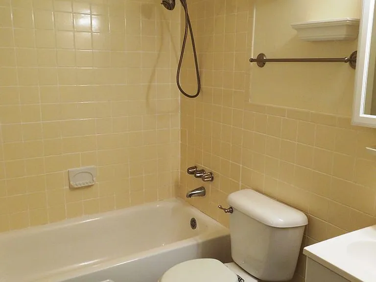 2527 Hydraulic Rd #52 — Photo 5