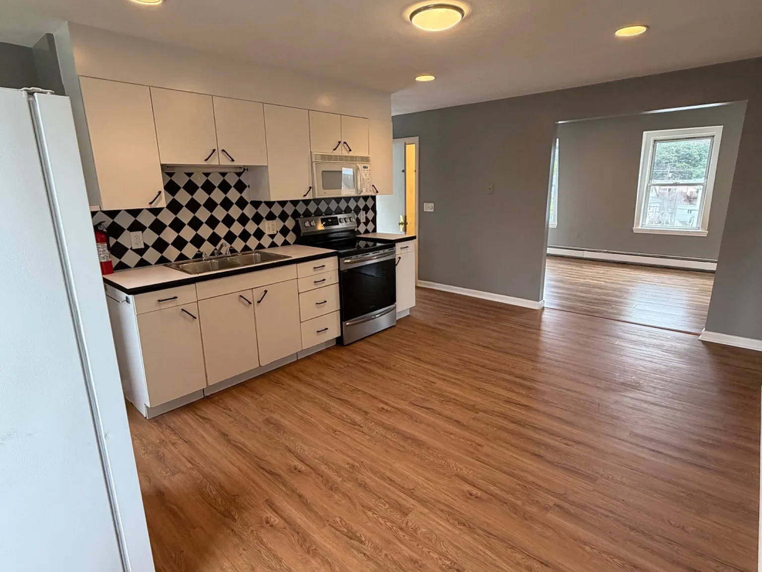 2 bed, 850 sqft, $2,250 — Photo 3