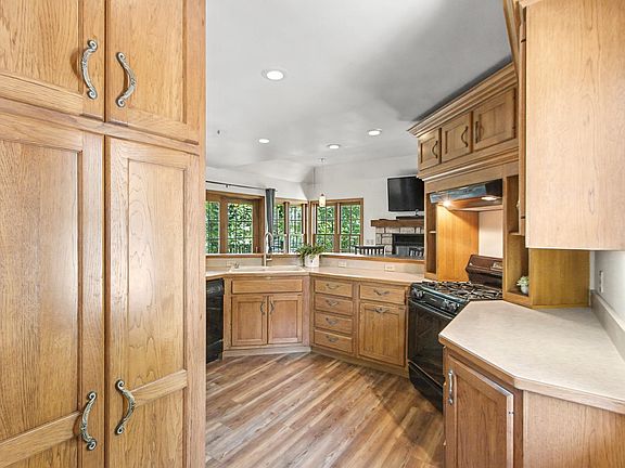 4th image of 247 Orchard Dr