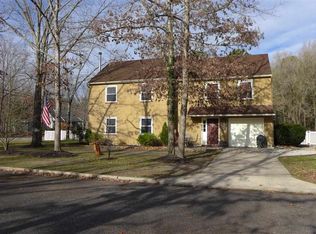 2001 Hemlock Ln, Mays Landing, NJ 08330