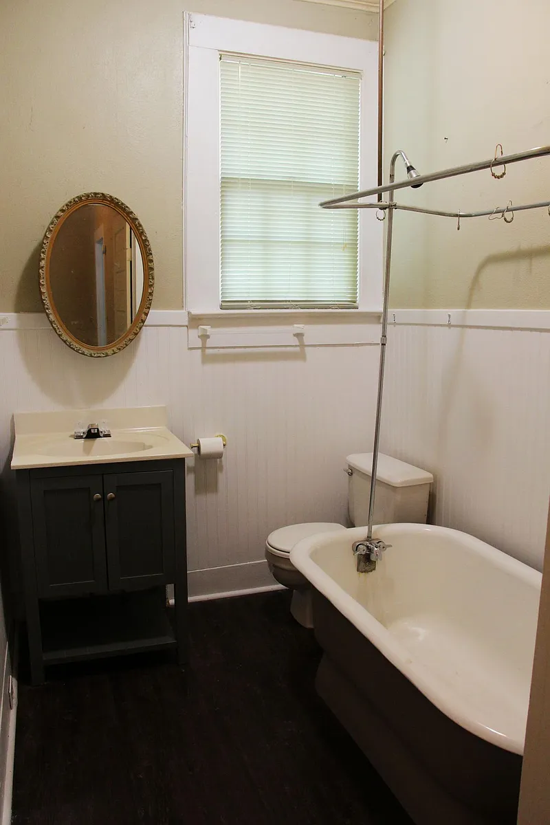 Bathroom - 2511 Napier Ave #B