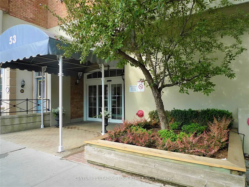 49 McCaul St #461