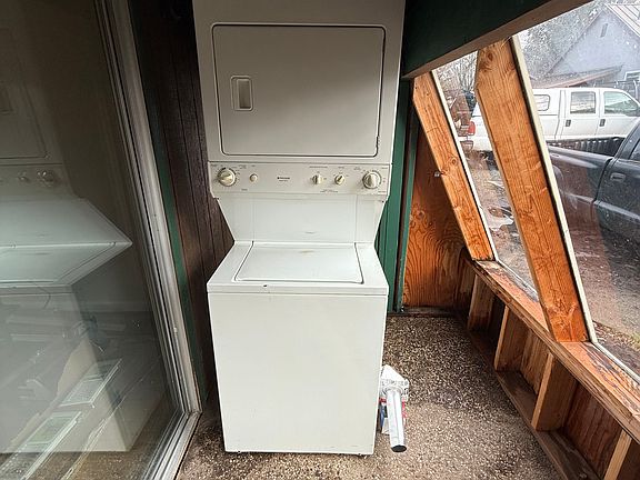 5th image of 626 W 2nd Ave APT 1