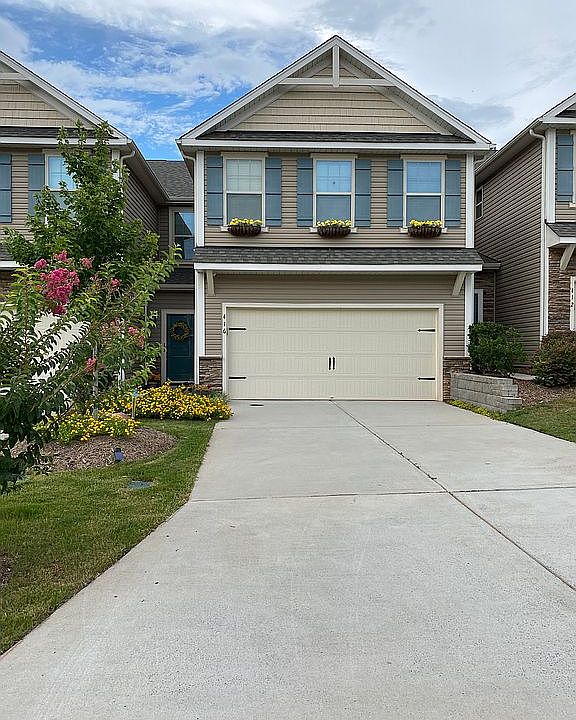 1st image of 416 Shakespeare Dr