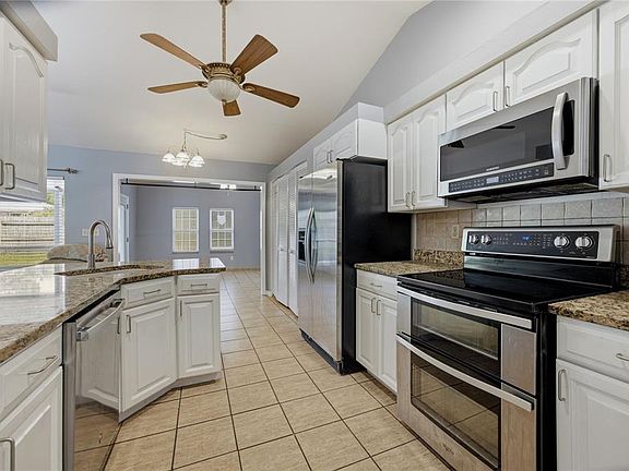 4th image of 11624 NW 13th Ln