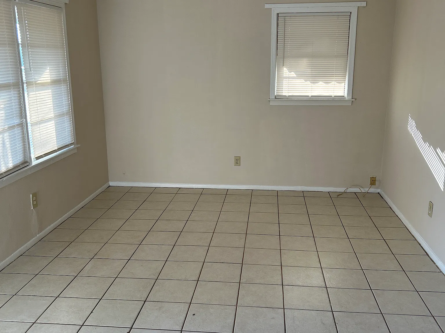 3 bed, 945 sqft, $825 — Photo 3
