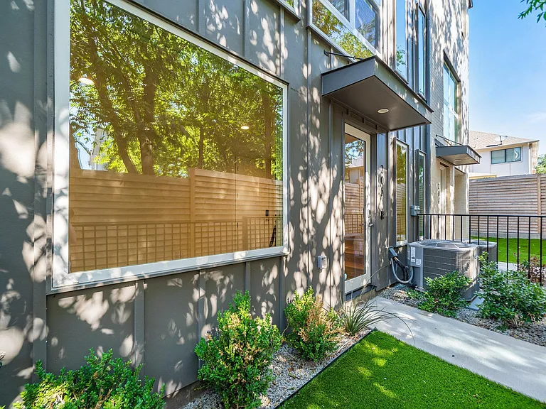 5931 Ross Ave #203 — Photo 3