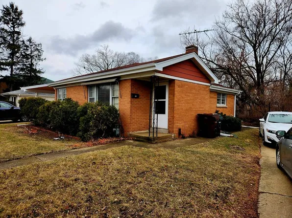 8443 Gross Point Rd, Skokie, IL 60077