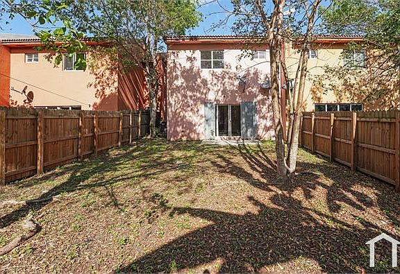 4th image of 631 SW 10th St