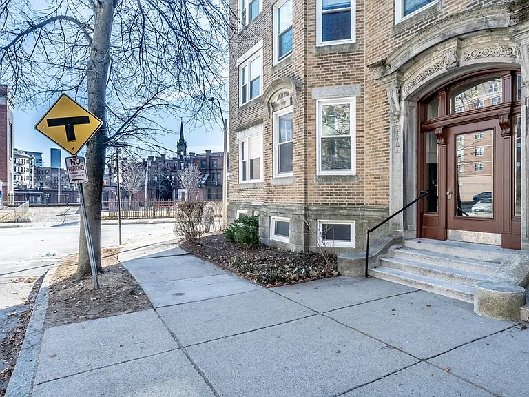 2 Euston St #1 — Photo 16