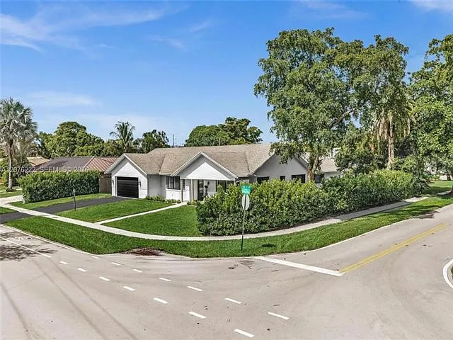 4 bed, 3.0 bath, 2510 sqft, $6,500 — Photo 3