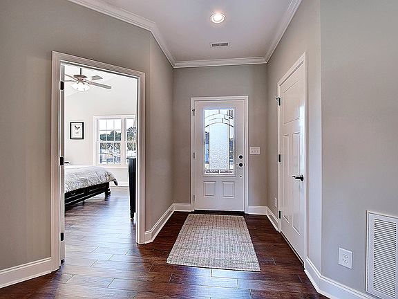 5th image of 1008 Osler Ct