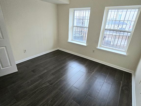 4th image of 115 Leslie St #C1
