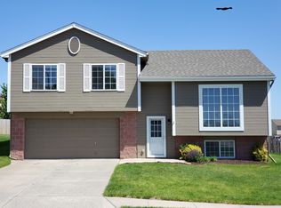 17104 Barnett St, Omaha, NE 68116