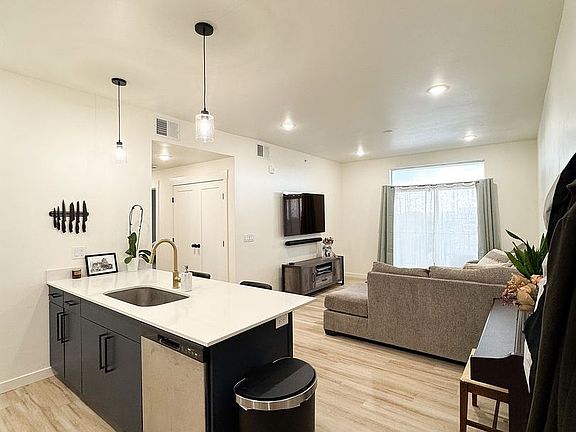 4th image of 311 E Lorene St #1307