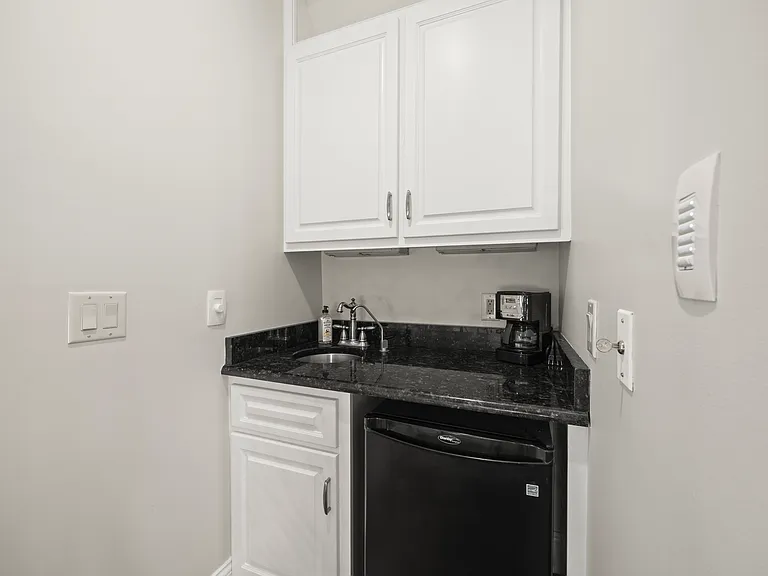 937 Travelers Ct — Photo 15