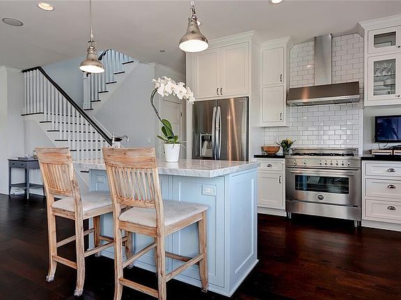 3rd image of 330 Avenue F