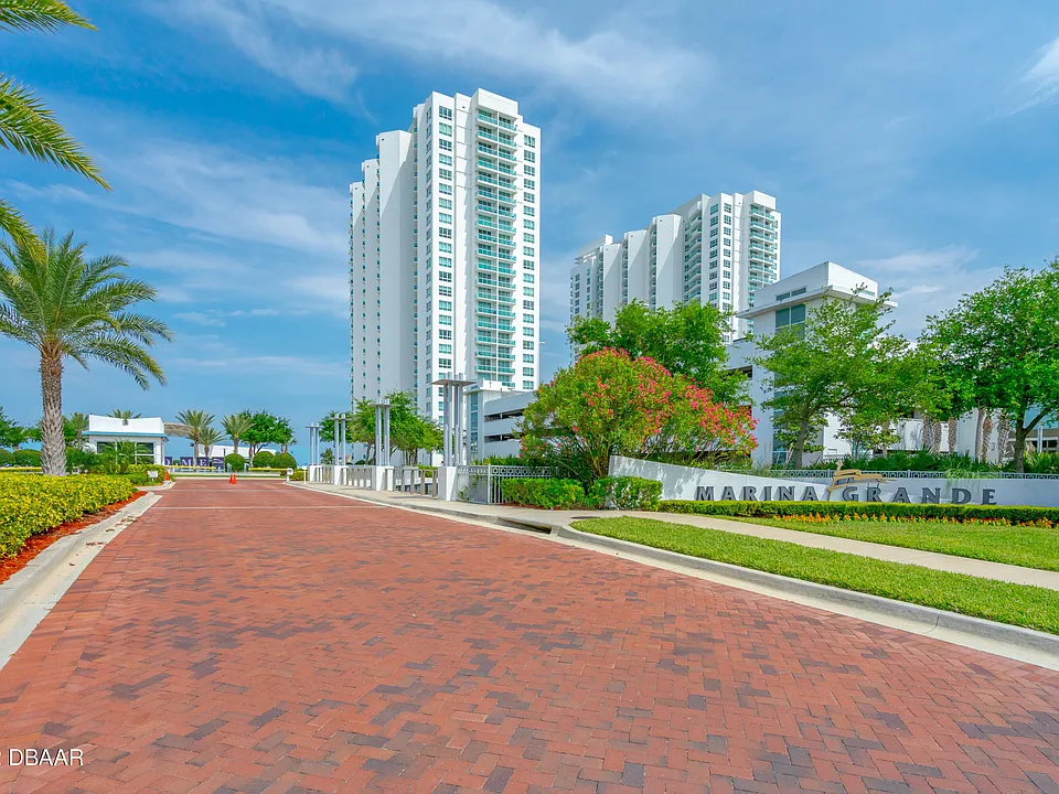 241 Riverside Dr #808
