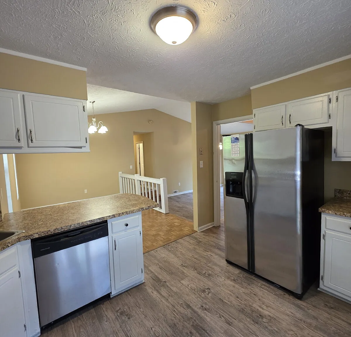 3 bed, 2.0 bath, 1335 sqft, $1,350 — Photo 4