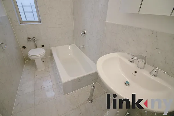 Rented by Link NY Realty | media 9