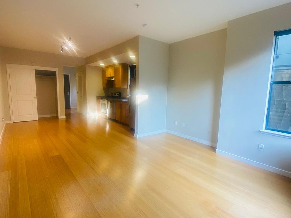1st image of 660 King St Unit 464