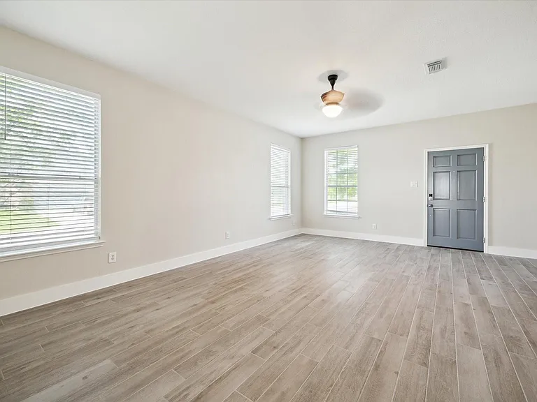 22035 Holly Branch Dr — Photo 2