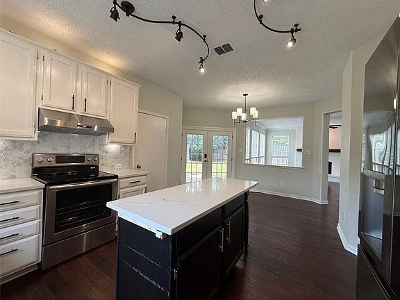 5th image of 10700 Jackson Ln