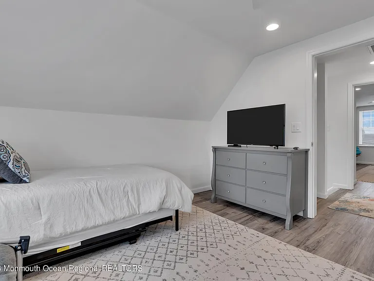 24 Virginia Ave — Photo 21