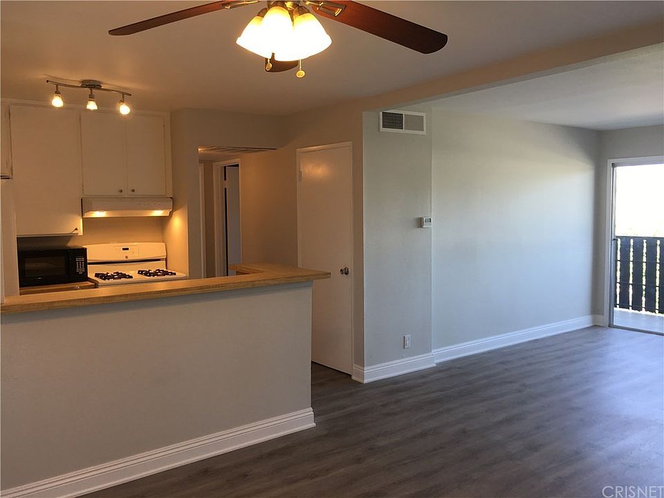 1st image of 18645 Hatteras St Unit 138
