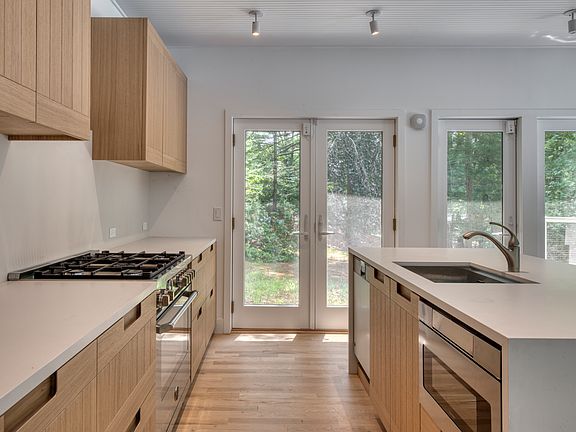 3rd image of 11 Malcolm Ave