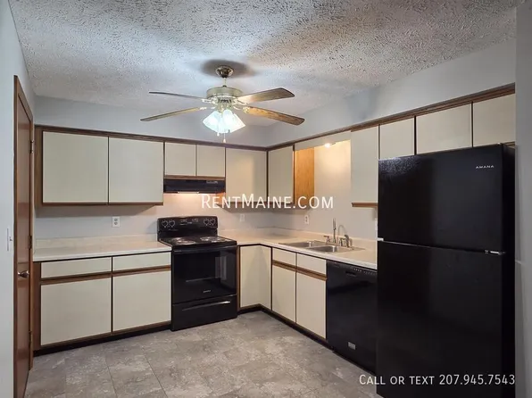 10 Hartley St APT 4, Lewiston, ME 04240