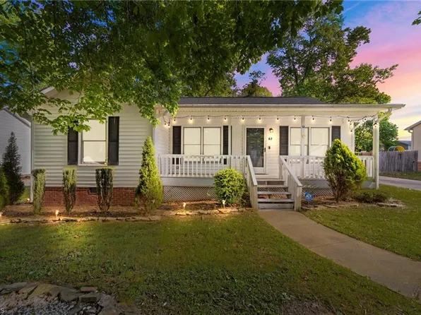 82 Lowery Dr, Thomasville, NC 27360