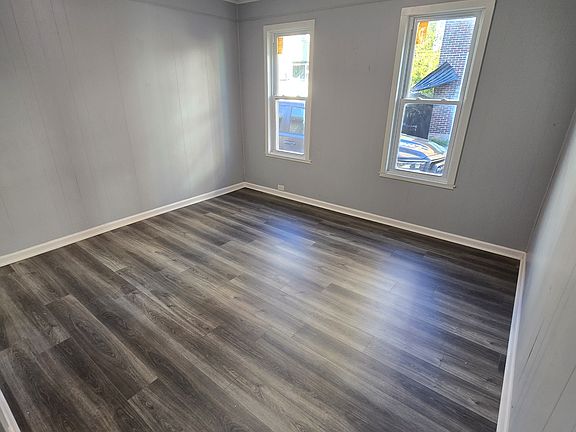 3rd image of 115 Townsend Pl #1