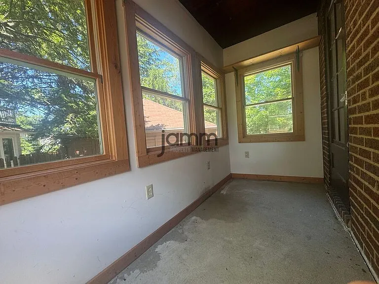 17724 Hilliard Rd — Photo 19